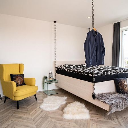 Zeppelin Studio With An Industrial View - Brno Apartman Kültér fotó