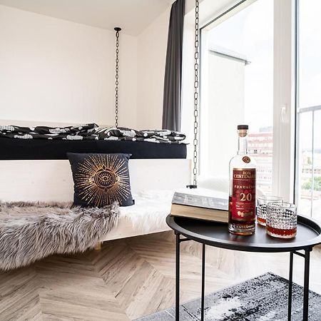 Zeppelin Studio With An Industrial View - Brno Apartman Kültér fotó