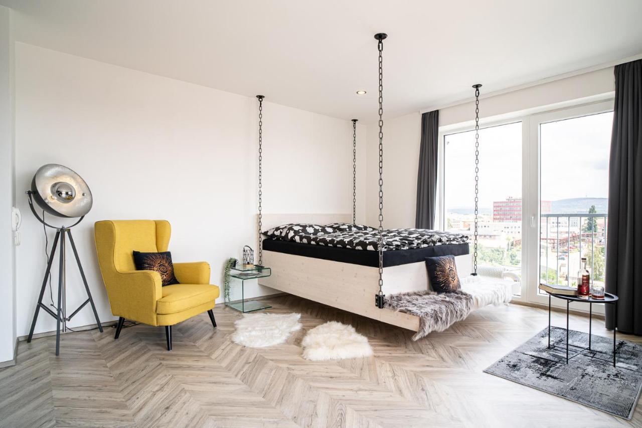 Zeppelin Studio With An Industrial View - Brno Apartman Kültér fotó